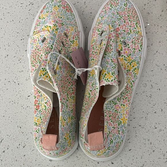 Colorful Floral Slip on Sneakers SZ10 NWT No skid Soles - Picture 1 of 6